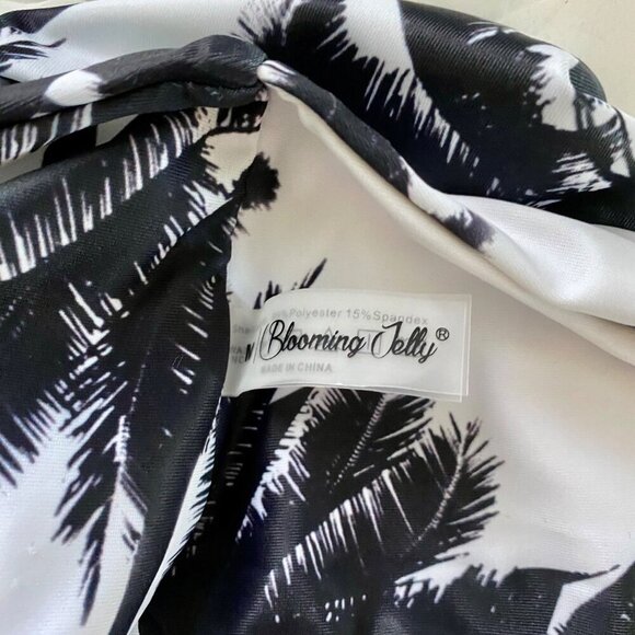 Blooming Jelly Two Piece Swimsuit Bikini Black Leaf Palm Trees Medium NEW NWT - Picture 10 of 11